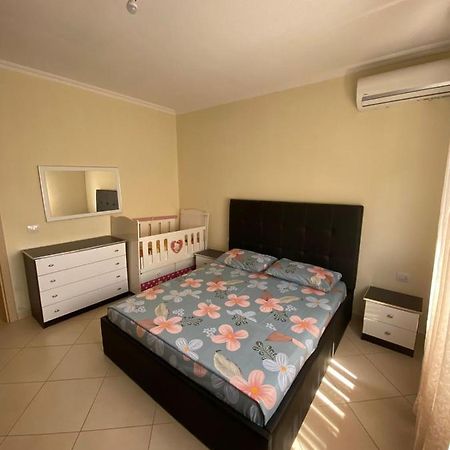 Saimir Apartaments فلورا المظهر الخارجي الصورة