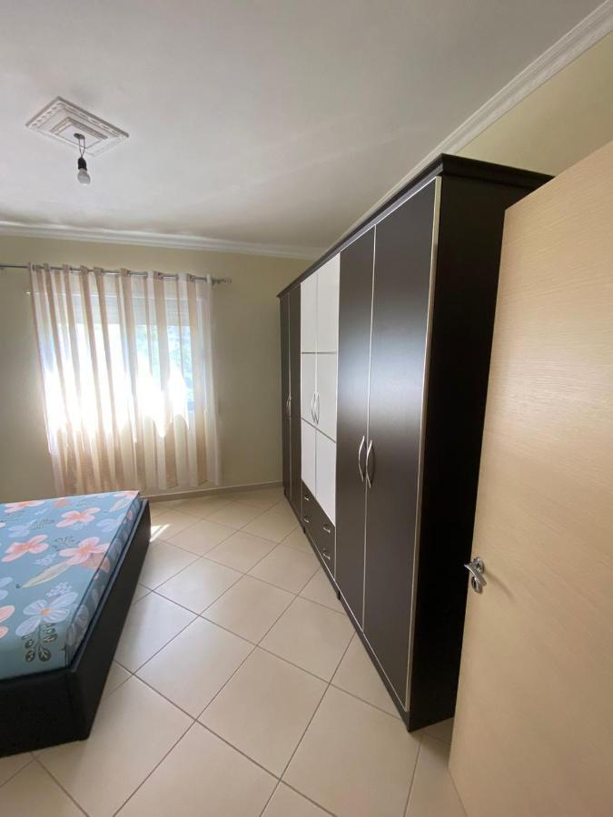 Saimir Apartaments فلورا المظهر الخارجي الصورة